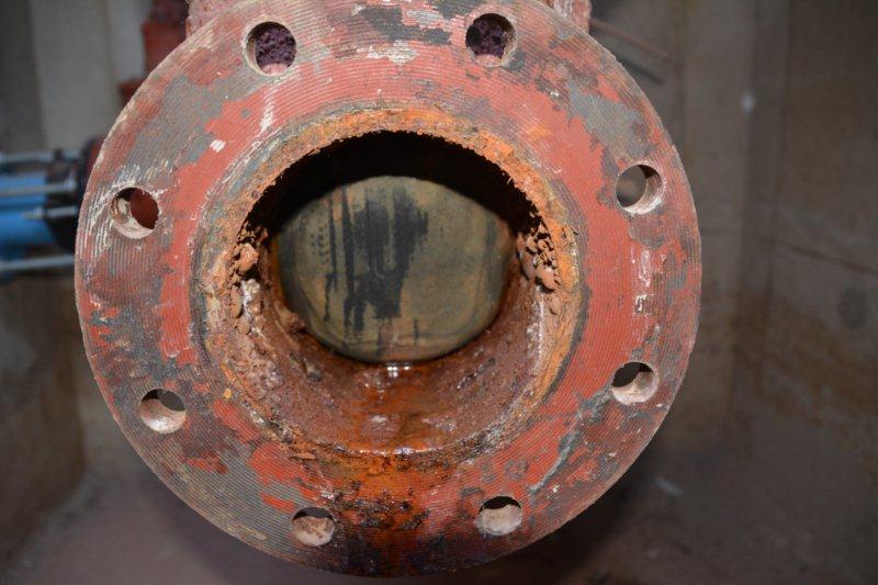 Rusted inlet pipe 